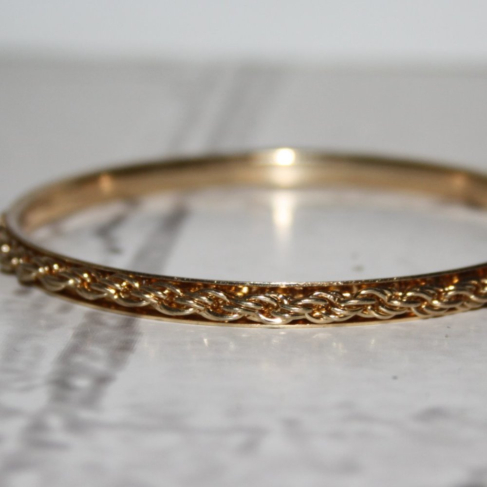 Beautiful gold chain bangle bracelet 7"